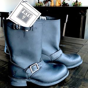 Frye Engineer 8R Womans size 9 Greased Black silver trim -New Never Been Worn